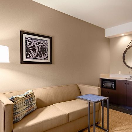Hampton Inn Ларами Экстерьер фото