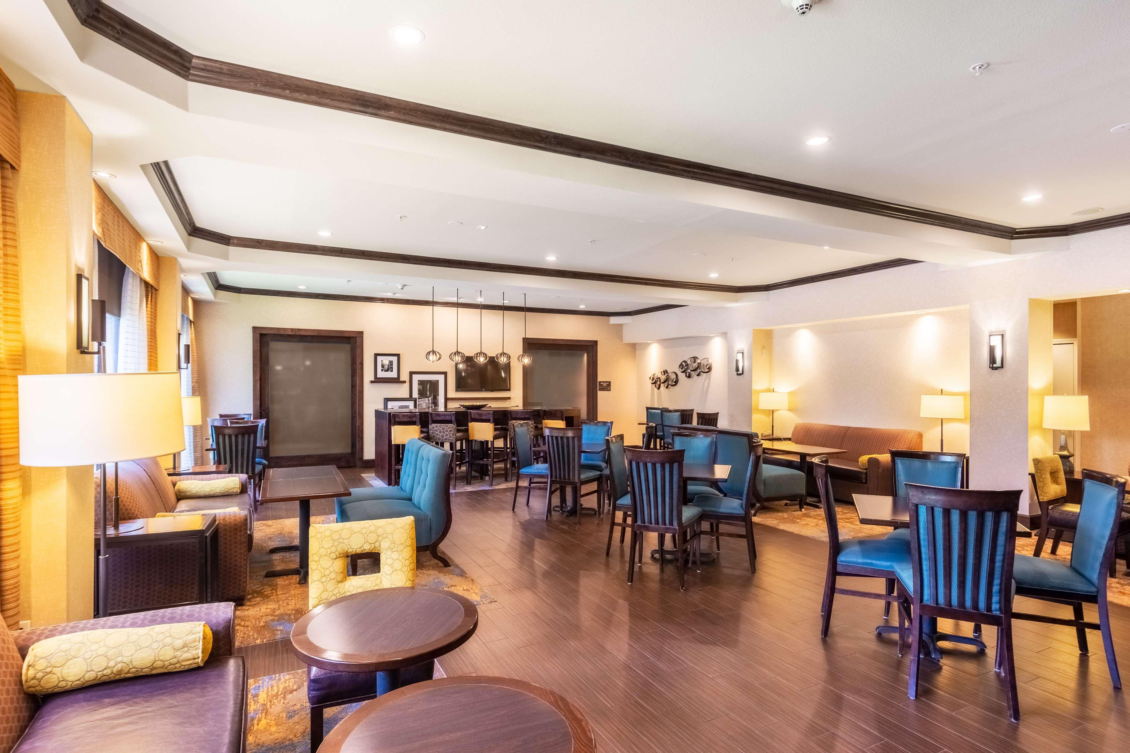 Hampton Inn Ларами Экстерьер фото