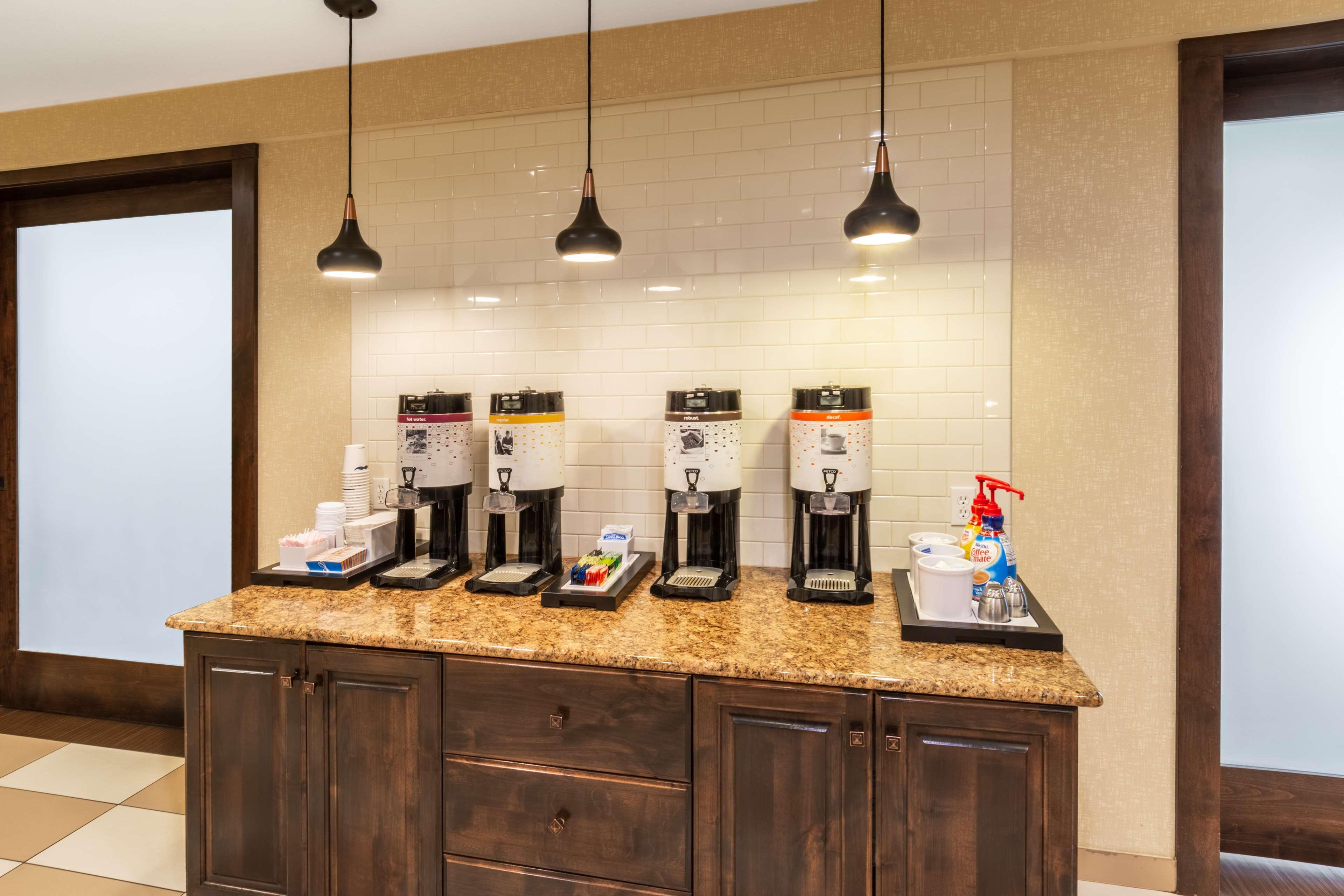 Hampton Inn Ларами Экстерьер фото