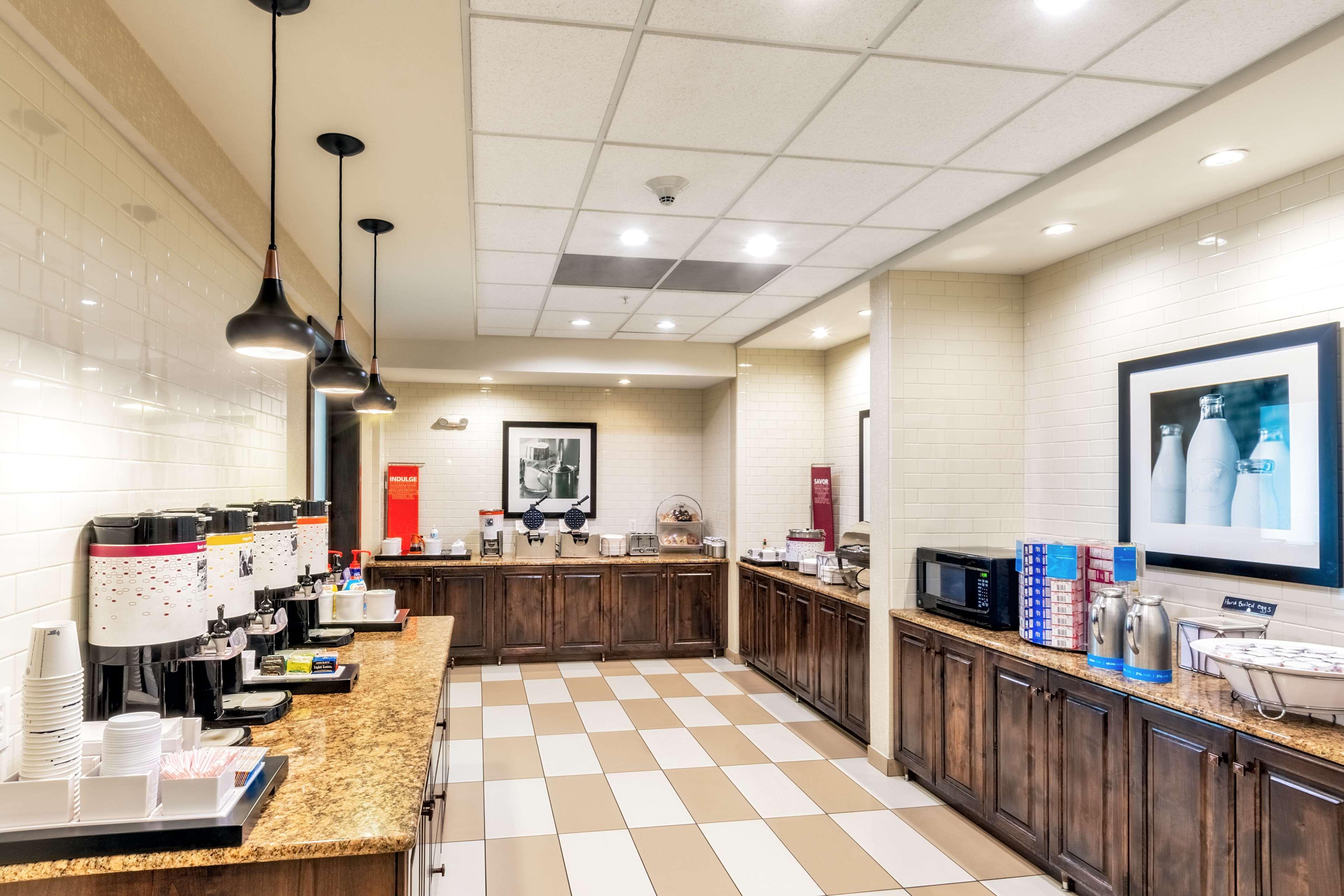 Hampton Inn Ларами Экстерьер фото