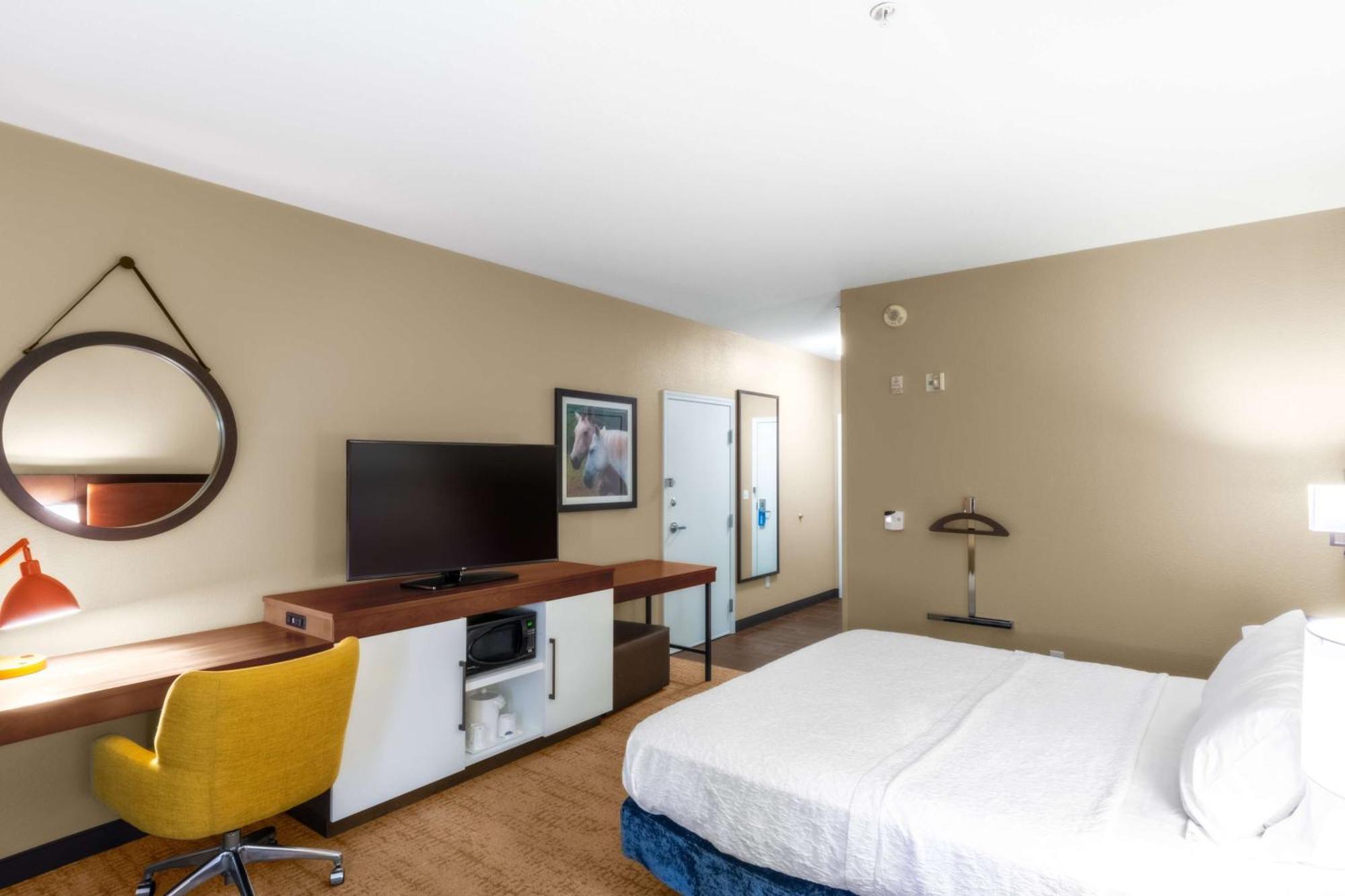 Hampton Inn Ларами Экстерьер фото