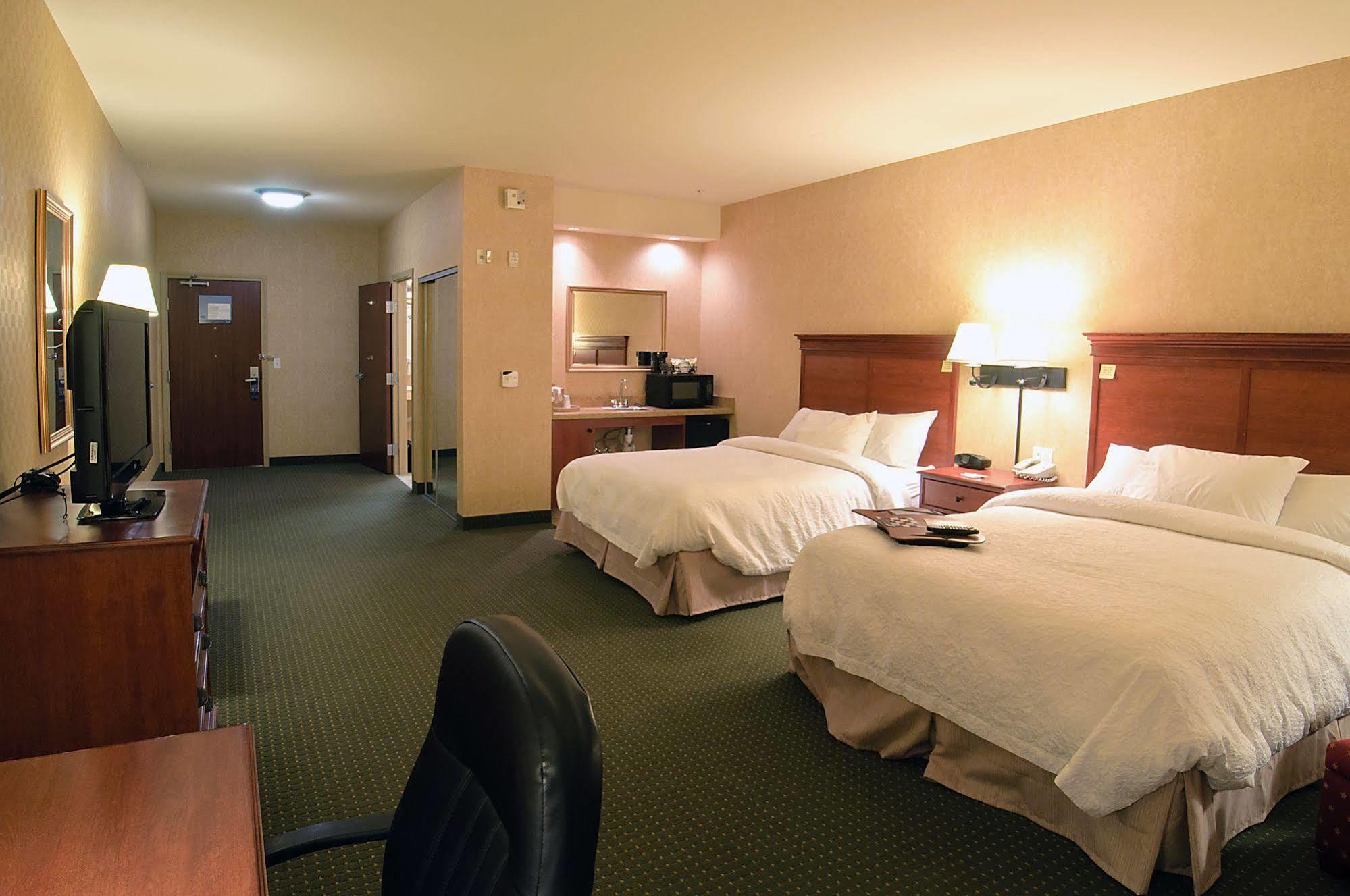 Hampton Inn Ларами Экстерьер фото