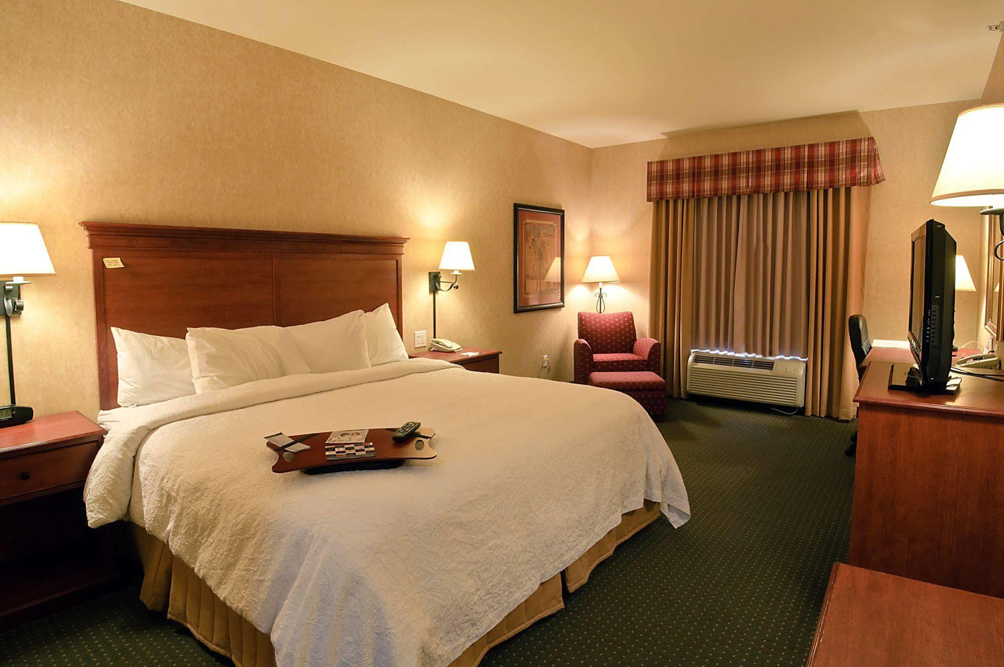 Hampton Inn Ларами Экстерьер фото