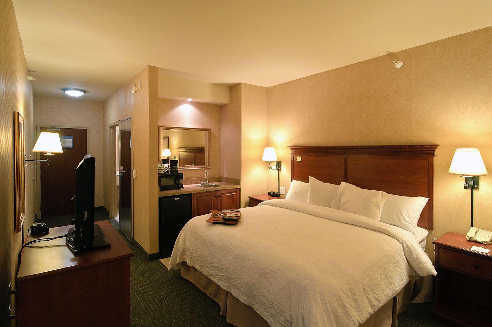 Hampton Inn Ларами Экстерьер фото