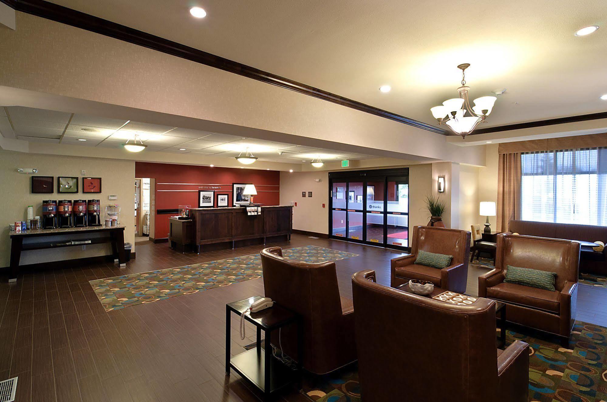 Hampton Inn Ларами Экстерьер фото