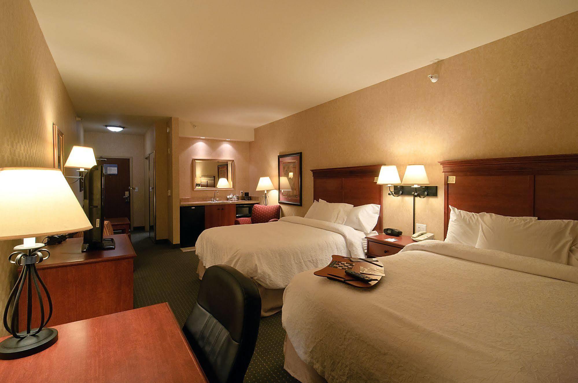 Hampton Inn Ларами Экстерьер фото